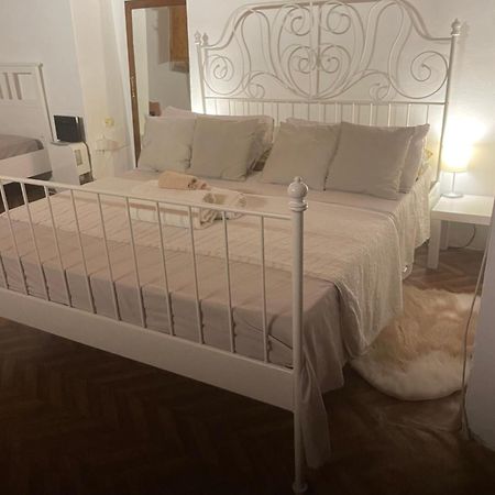Flo Bed & Breakfast Флоренция Екстериор снимка
